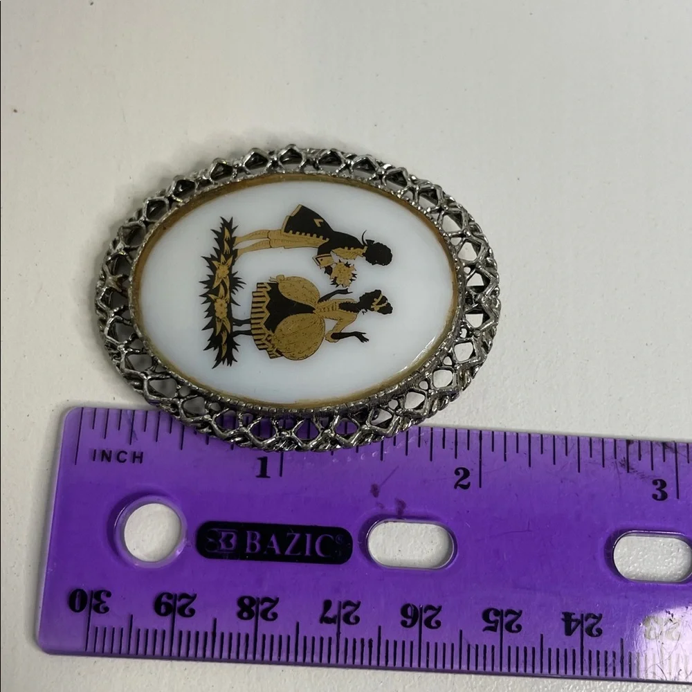 Vintage Gold and Silver Tone Cameo Brooch Victorian Couple - Picture 4 of 4